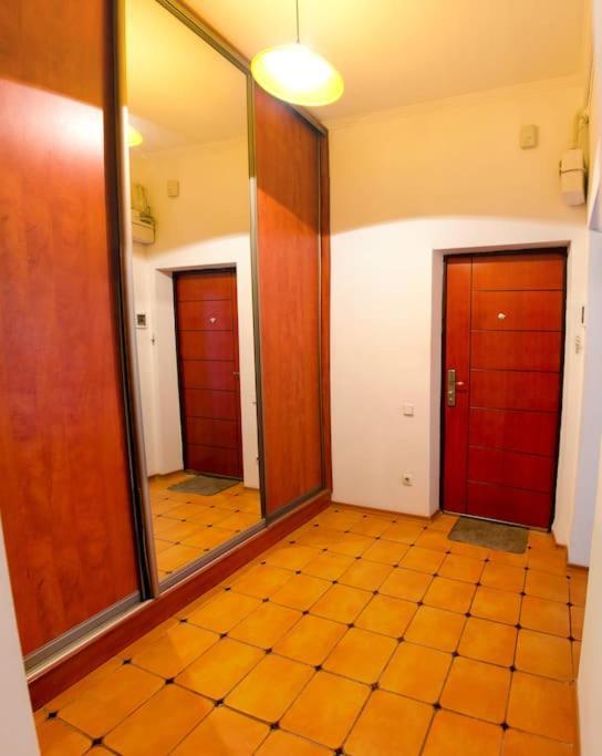 Парковка ! Квартира Поруч Госпіталю, Центр. Leópolis Exterior foto
